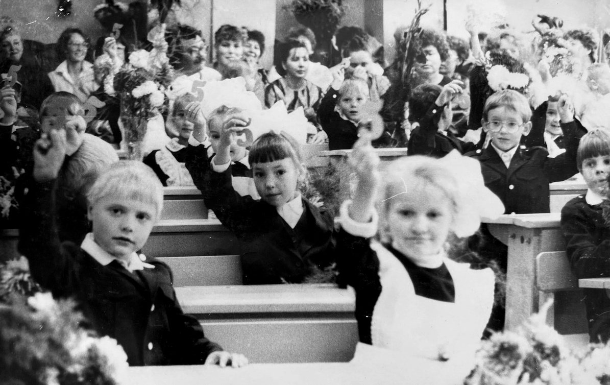 Пионер школа 1985. Форма в пионерских школах 2021 году в Мурманске. Школьно-пионерское отделение выпуск 1969 года. Фото 1а класс школы 835 1980.